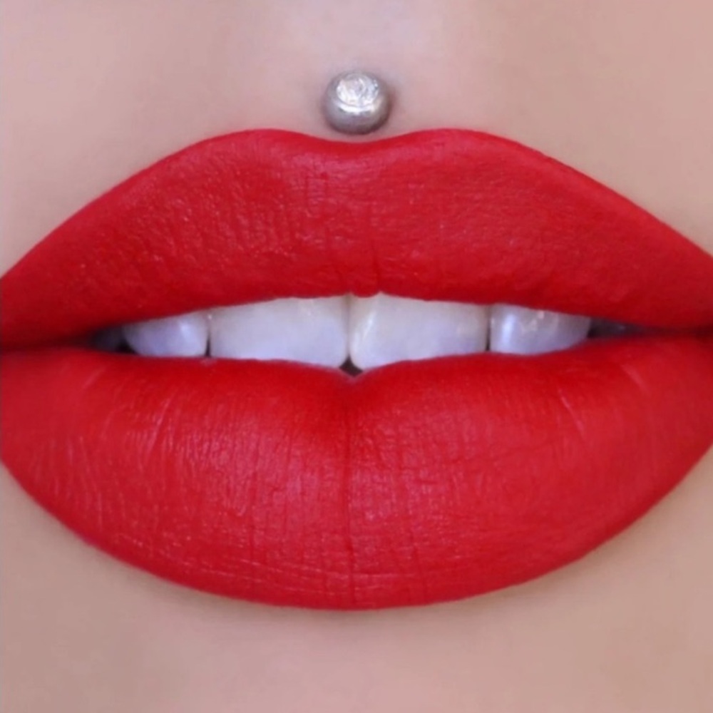Jeffrey Star Velour Liquid Lipstick - Shade Redrum - Picture 9 of 9